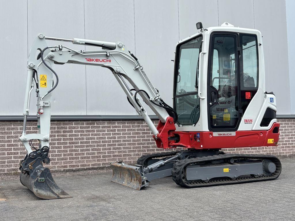 Takeuchi TB225 Minigraafmachines < 7t