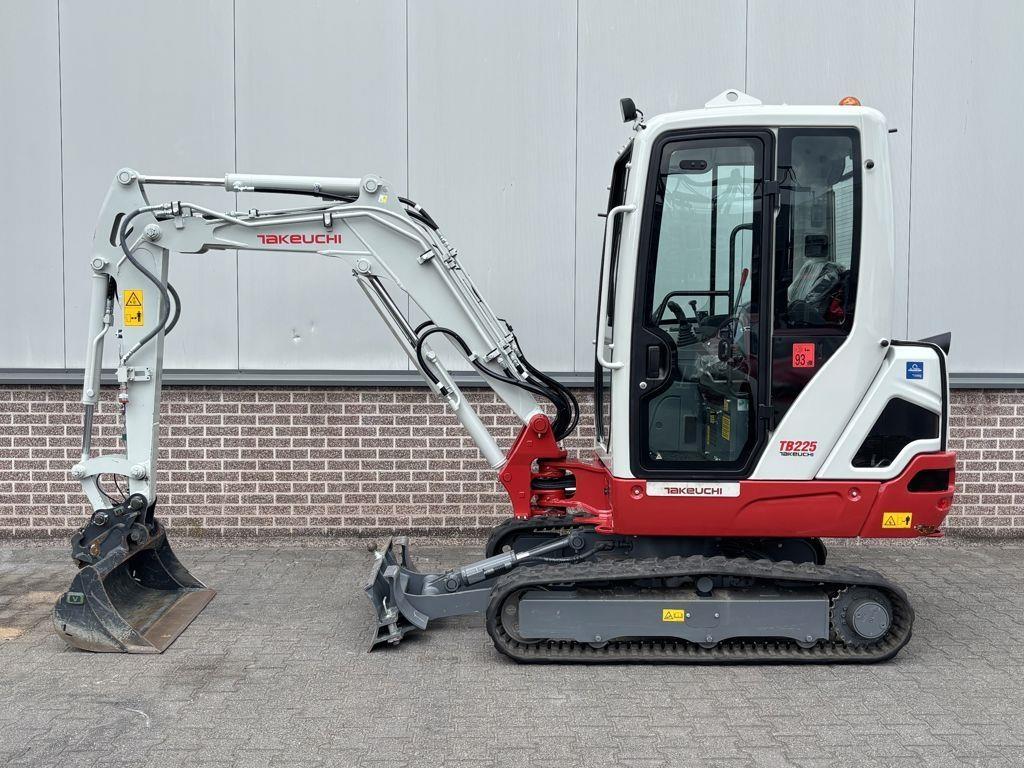 Takeuchi TB225 Minigraafmachines < 7t